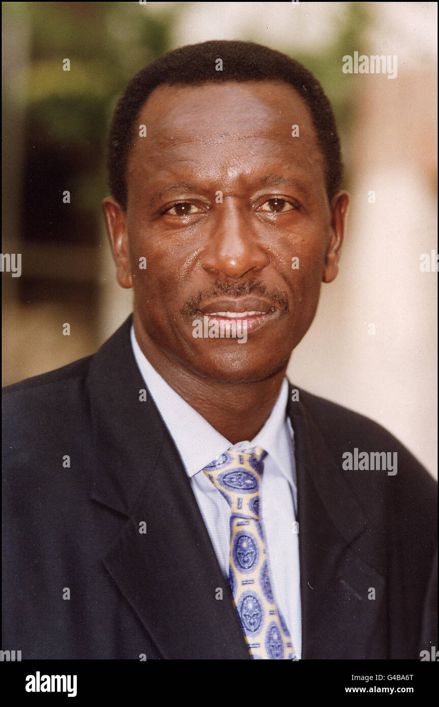 Welt Cup 1998 AFP PHOTO undatiertes Bild von Kameruns Fußball-Trainer, Jean Manga-Ongu n. AFP/OFF Foto nicht Dat e de l'entra Neur de l' Quipe du Kamerun, Jean Manga-Ongu n. AFP/AUS Stockfoto
