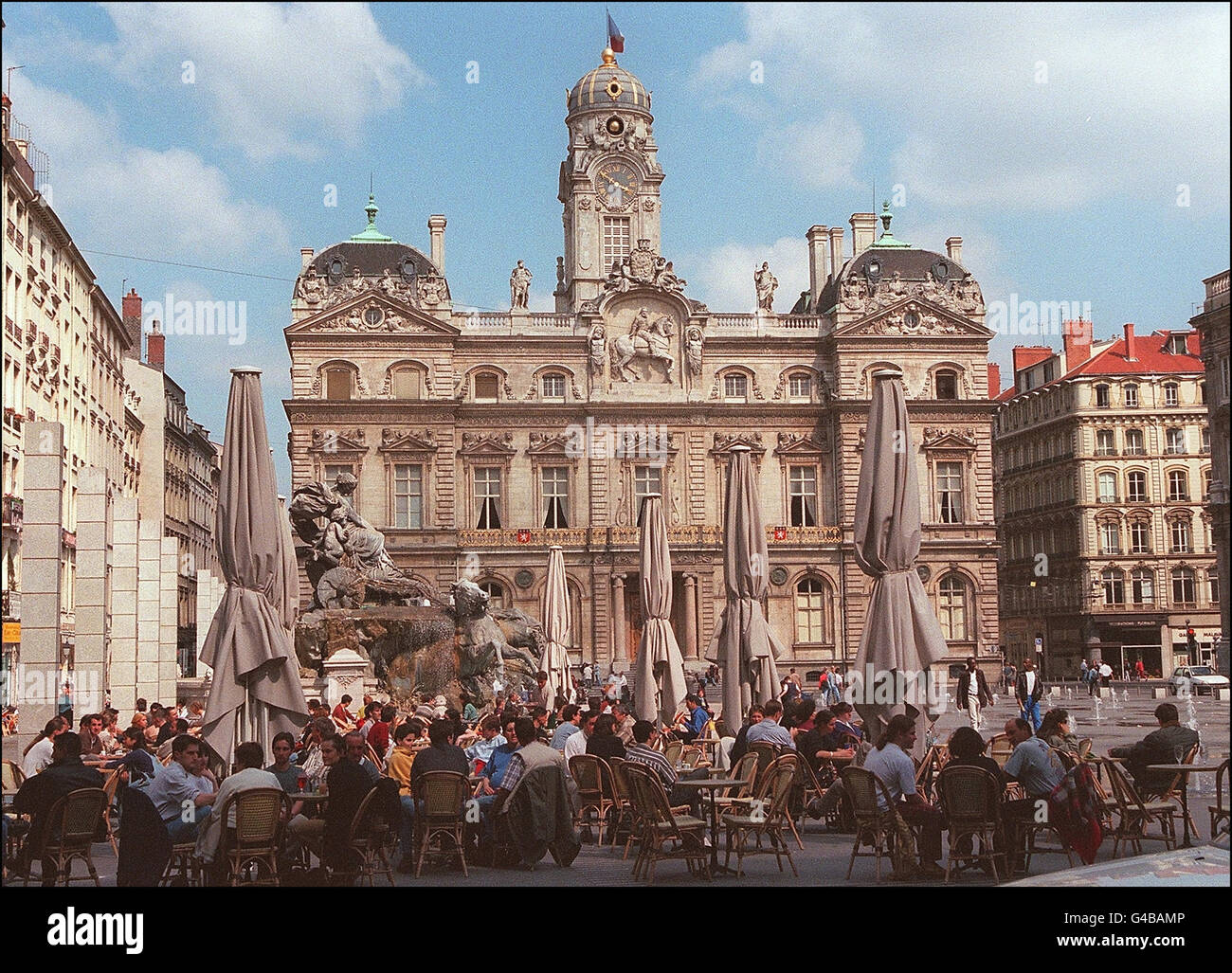 1998 World Cup AFP PHOTO-Blick auf das Rathaus in Lyon, 02 Mai genommen. Lyon ist eine der zehn Städte gewählt, um Spiele während der Fußballweltmeisterschaft 1998 statt in Frankreich vom 10. Juni bis 12 Juli. AFP/G Rard MALIE Vue De La Mairie Lyon, prise 02 Michaelis.  Lyon est l'une des Dix Villes s Lectionn es pour Accueillir des Spiele De La Coupe du Monde de Fußball Qui Se d Roulera En France du 10 Juin au 12 Juillet 1998. AFP/G Rard MALIE Stockfoto