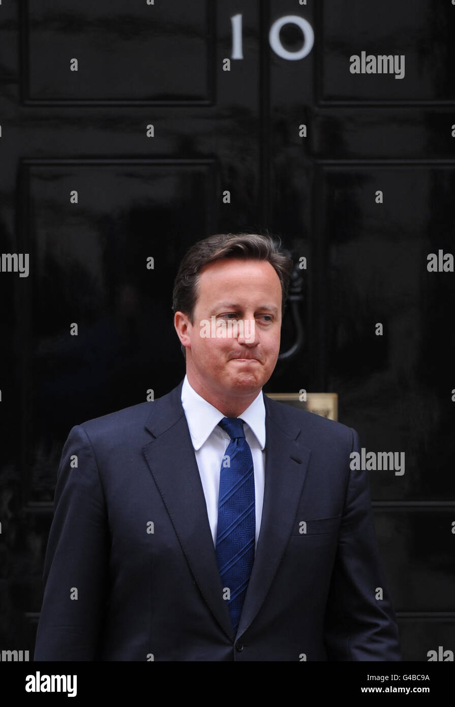 Premierminister David Cameron trifft den rumänischen Präsidenten Traian Basescu in der Downing Street 10 in London. Stockfoto