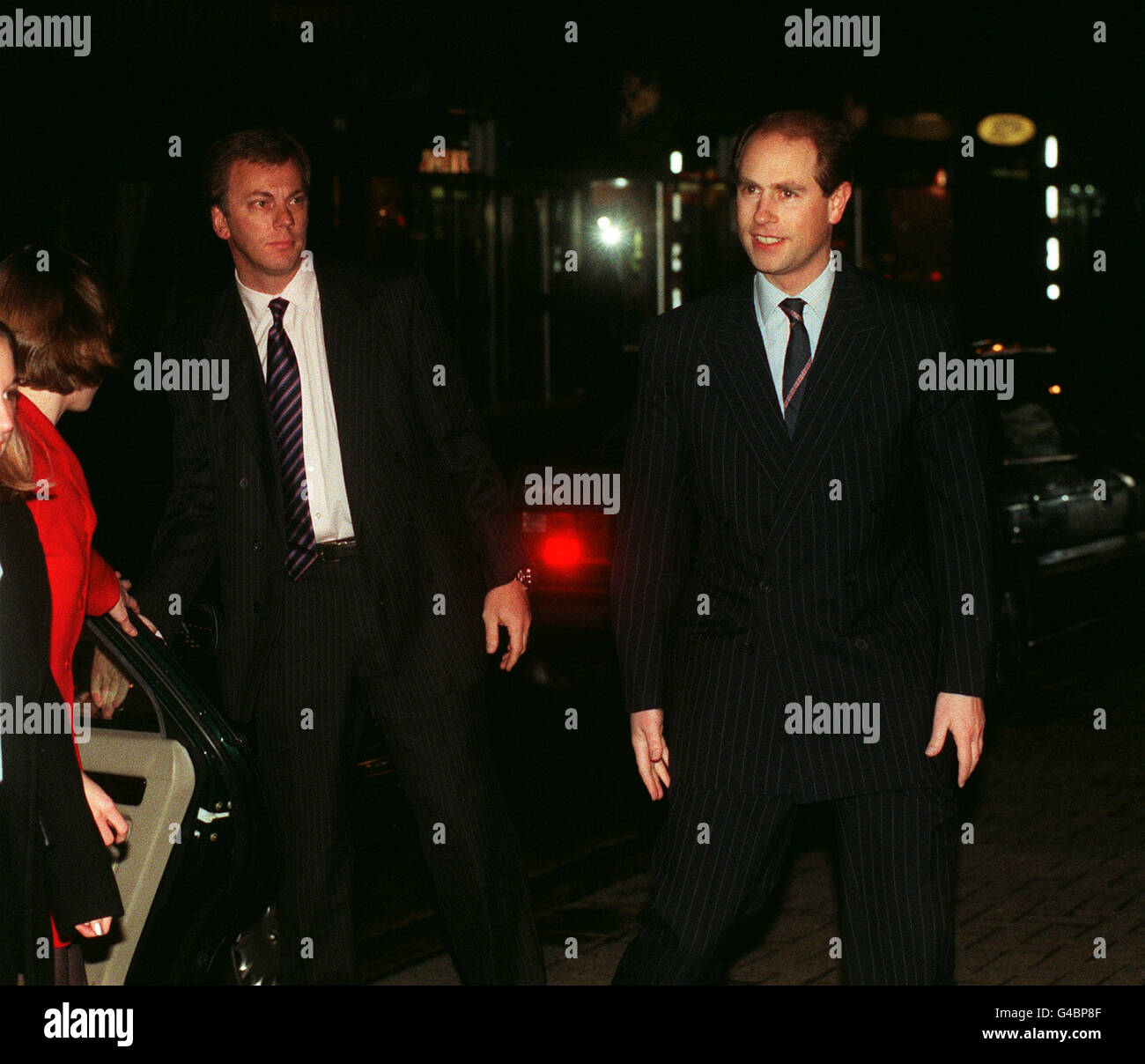 PA-NEWS FOTO 26.03.96 PRINZ EDWARD FÜR EINE INSZENIERUNG DER DREIGROSCHENOPER VON BERTOLT BRECHT AM LYRIC THEATRE, LONDON KOMMT Stockfoto