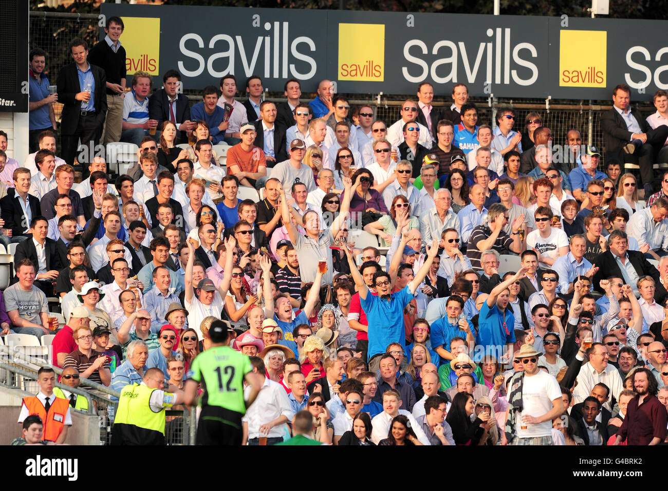 Cricket - Friends Life Twenty20 - South Group - Surrey Lions / Gloucestershire Gladiators - The Kia Oval. Lüfter in der Tribüne Stockfoto