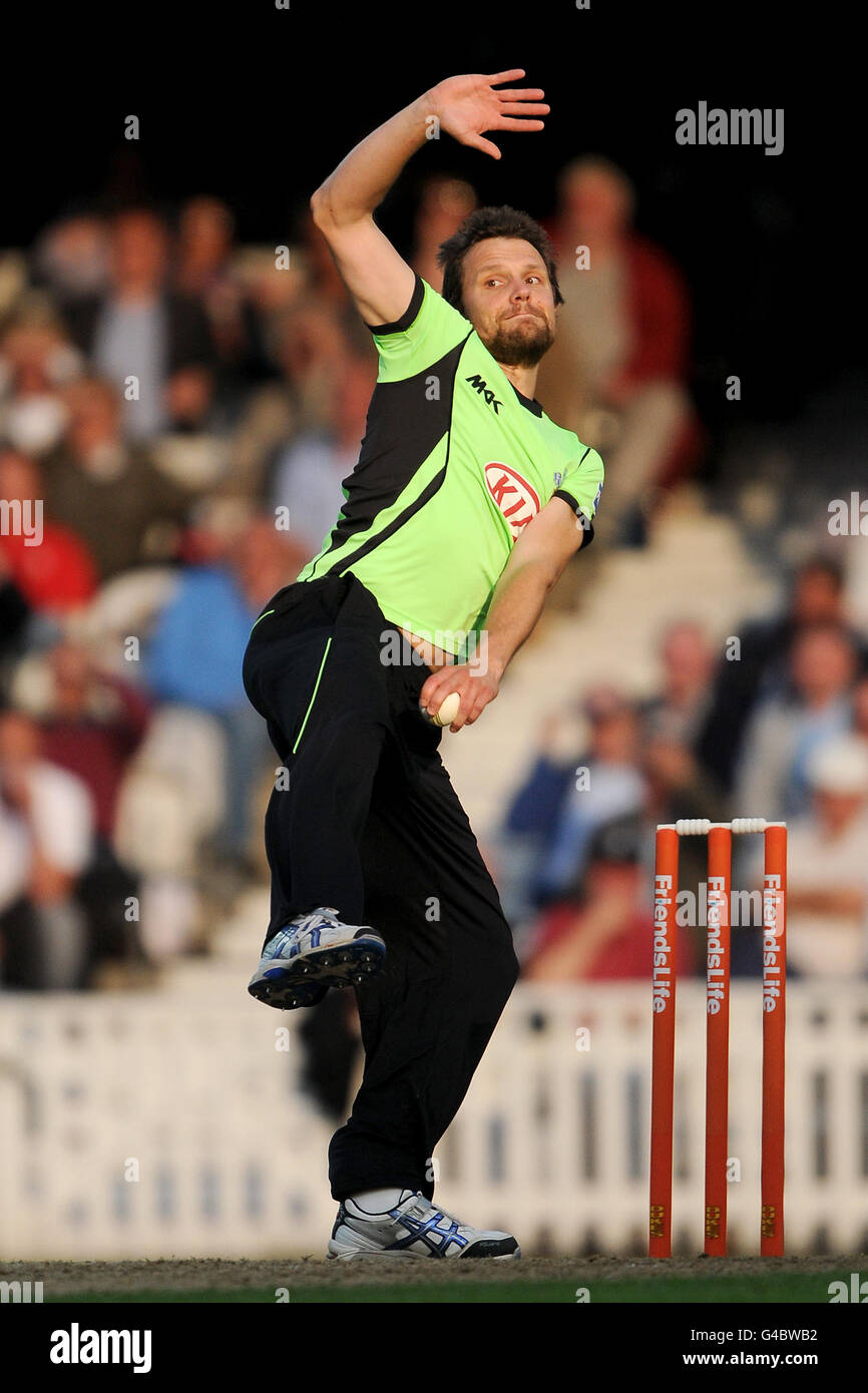 Cricket - Friends Life Twenty20 - South Group - Surrey Lions / Glamorgan Dragons - The Kia Oval. Dirk Nannes, Surrey Stockfoto