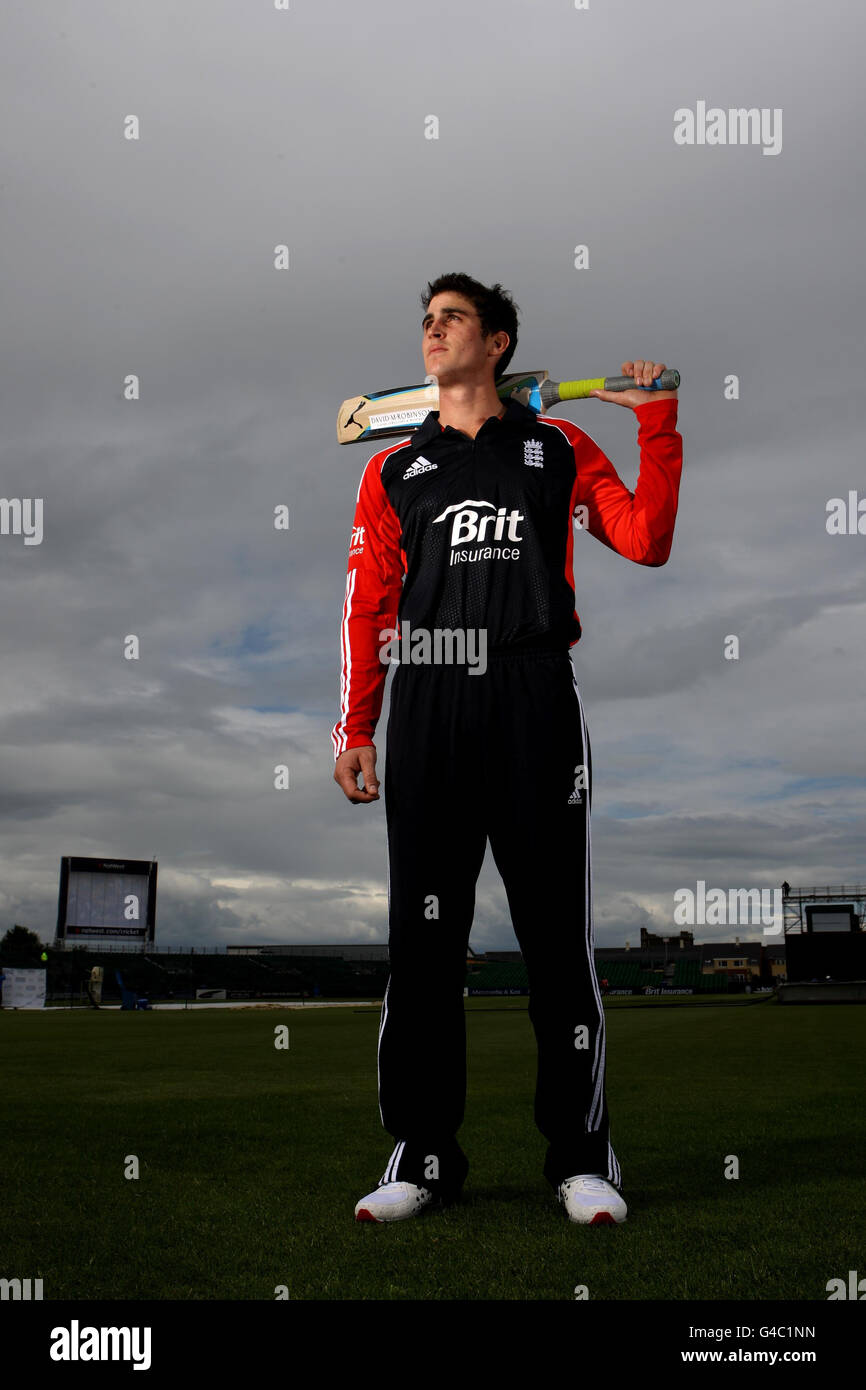 Cricket - International Twenty20 - England - Sri Lanka - England Netze Sitzung - Tag eins - der County Boden. England Twenty20 Wicketkeeper Craig Kieswetter posiert für den Fotografen nach der Nets-Session auf dem County Ground, Gloucestershire. Stockfoto