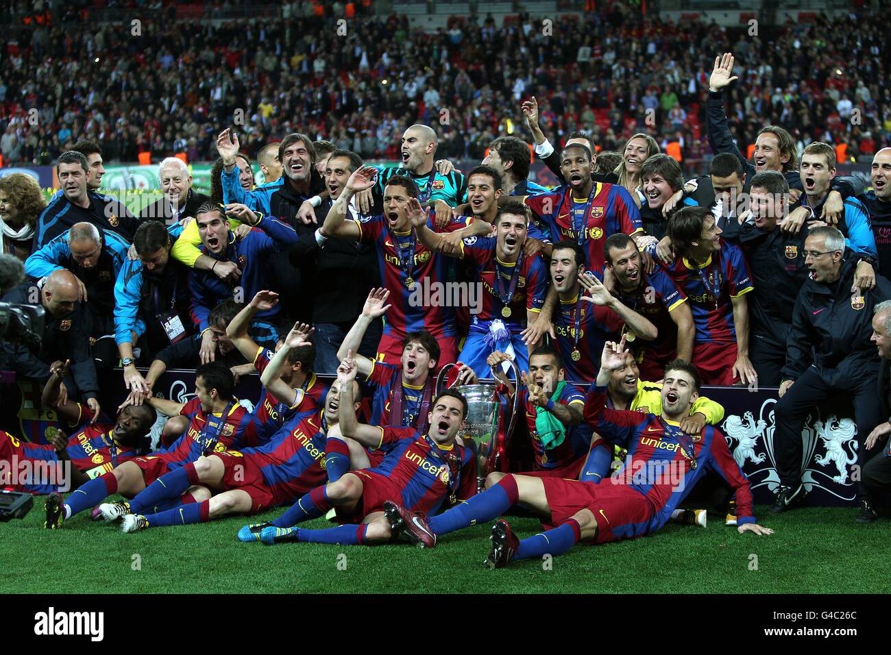 Fußball - UEFA Champions League - Finale - Barcelona / Manchester United - Wembley Stadium. Barcelona-Spieler feiern mit der UEFA Champions League Trophy Stockfoto