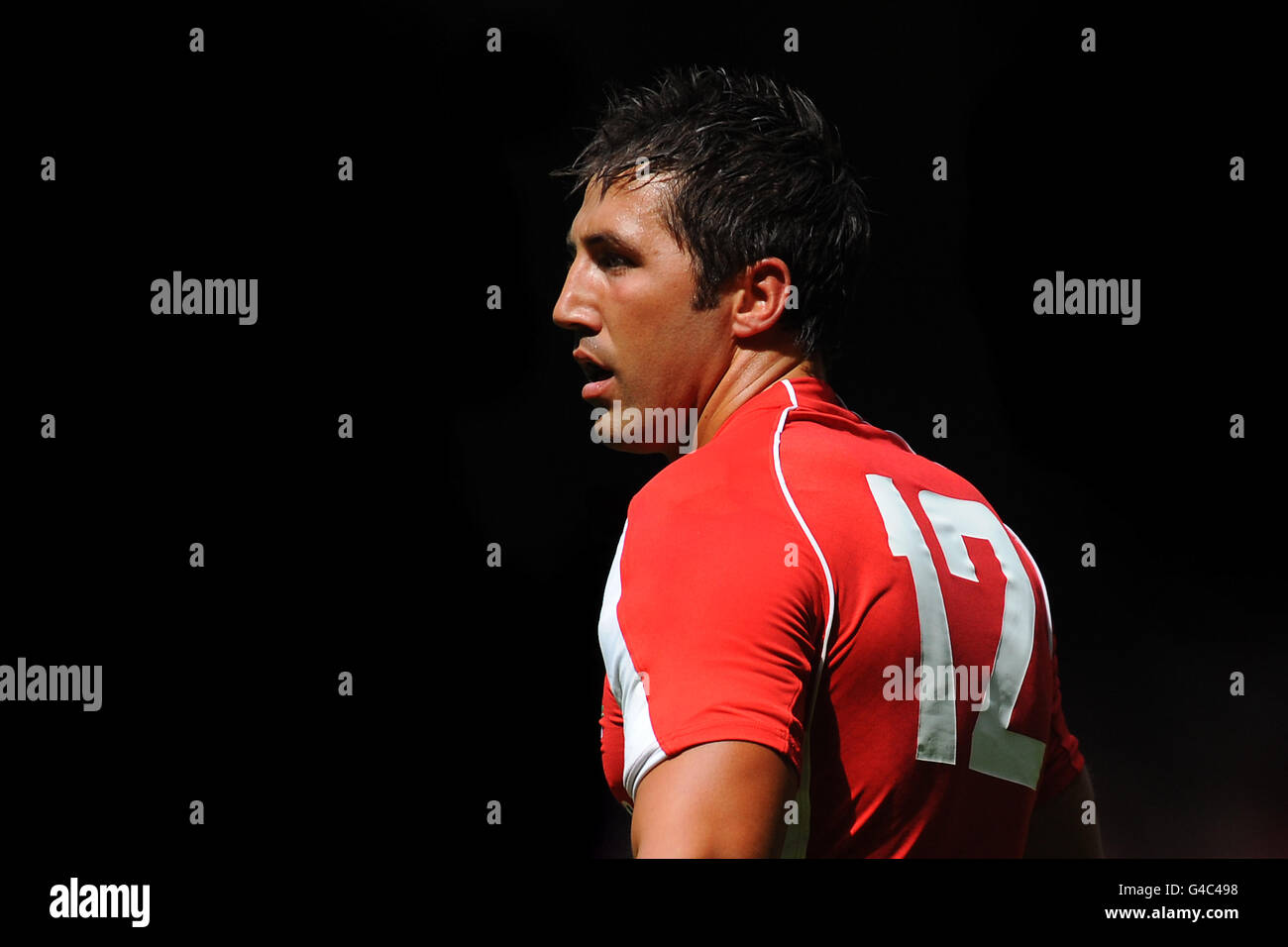 Rugby Union - 130. Jahrestag Feier Spiel - Wales / Barbaren - Millennium Stadium. Gavin Henson aus Wales bei seiner Rückkehr zum internationalen Rugby Stockfoto