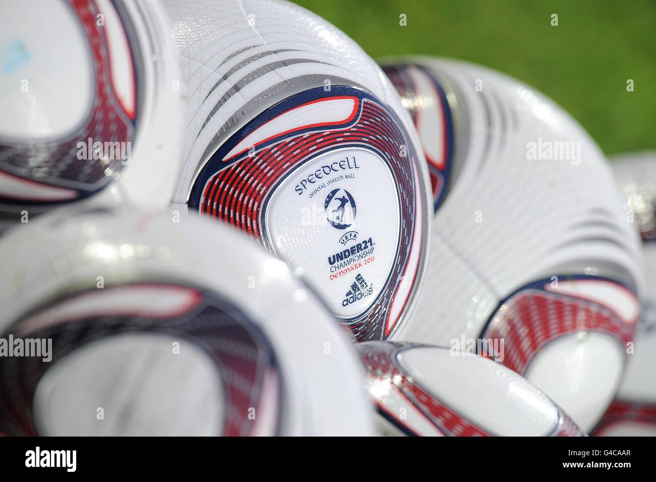 Fußball - UEFA UW 21 Europameisterschaft 2011 - England gegen Tschechien - Viborg Stadion. Detail der offiziellen Turnier-Matchballs Stockfoto