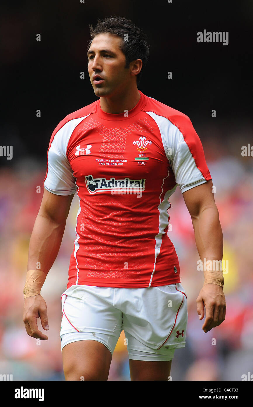 Rugby Union - 130. Jahrestag Feier Spiel - Wales / Barbaren - Millennium Stadium. Gavin Henson aus Wales bei seiner Rückkehr zum internationalen Rugby Stockfoto