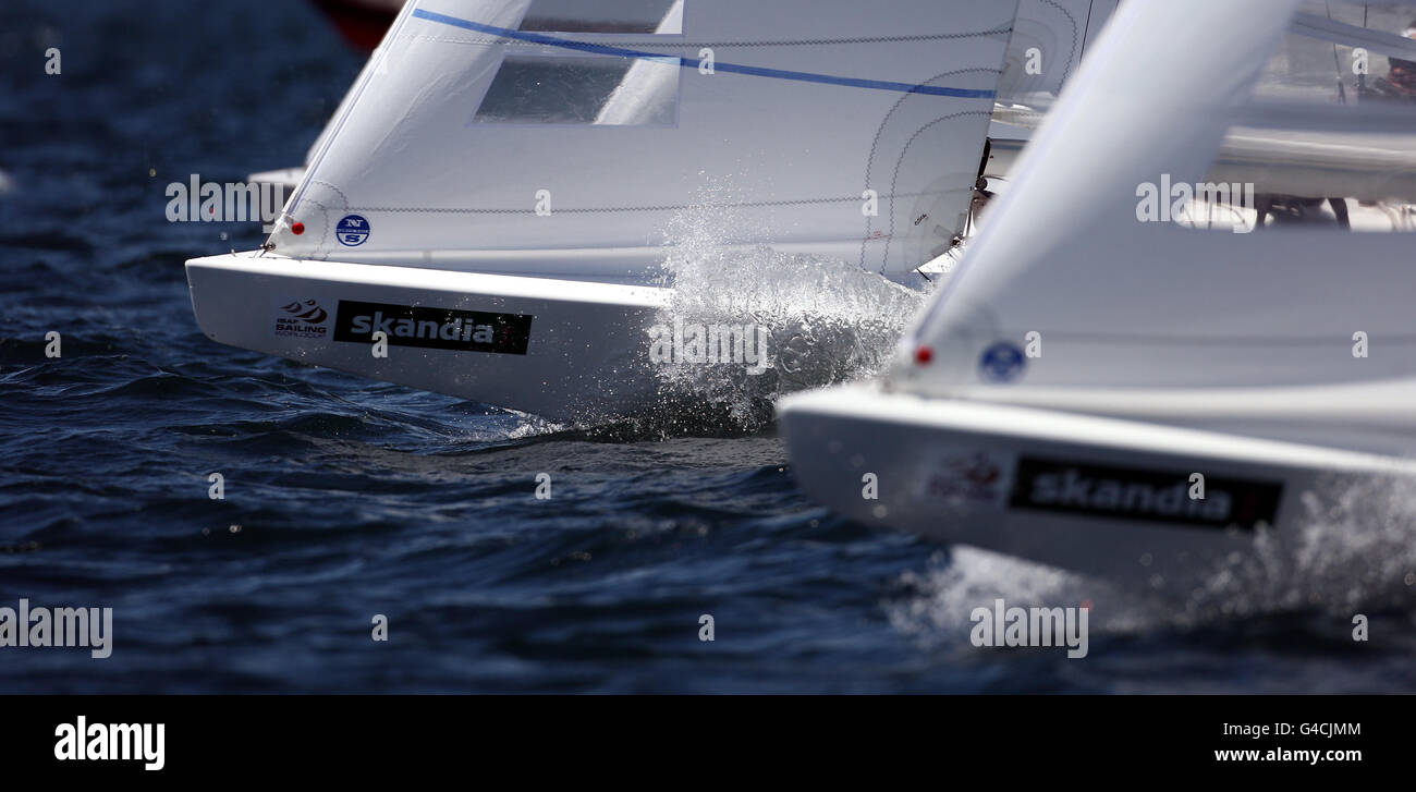 Skandia-Logo auf den Bögen von Star Boats am sechsten Tag der Skandia Sail for Gold Regatta in Weymouth, Dorset. Stockfoto