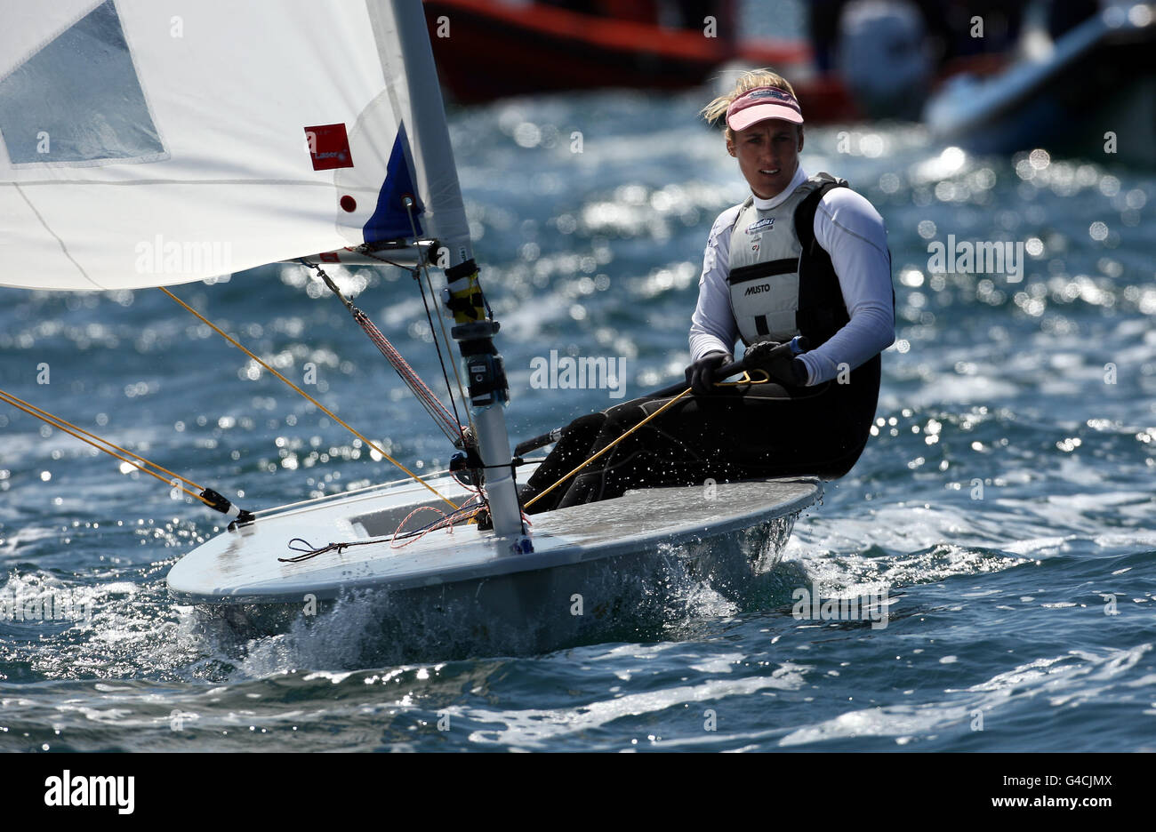 Großbritanniens Laser Radial Seemannin Charlotte Dobson während des sechsten Tages der Skandia Sail for Gold Regatta in Weymouth, Dorset. Stockfoto