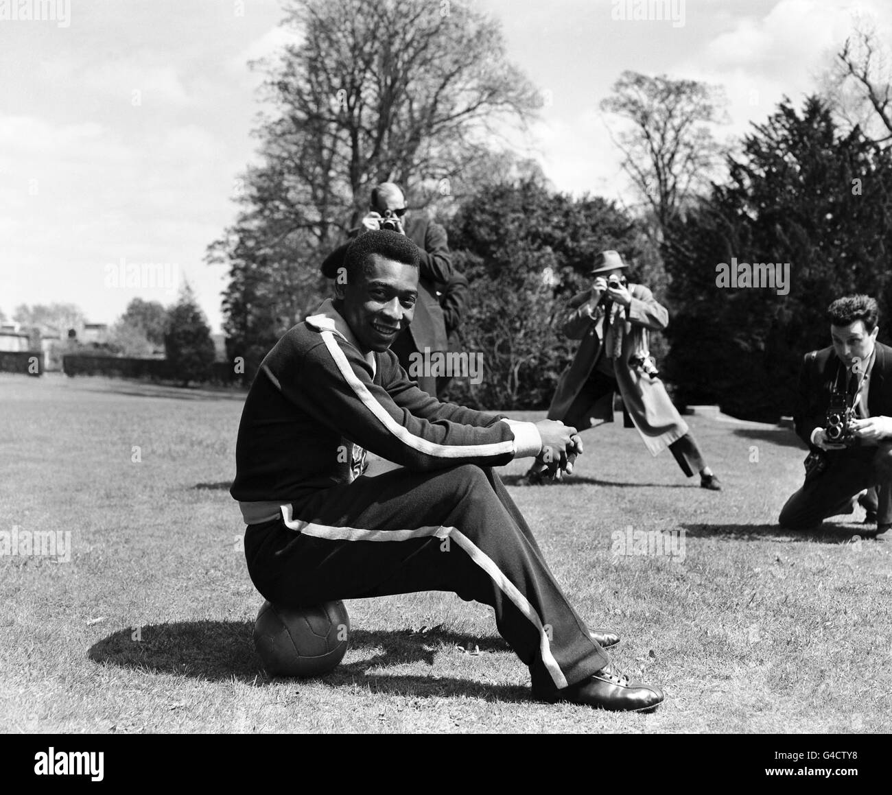 Fußball - freundlich - England gegen Brasilien - Brasilien Training. Der brasilianische Fußballstar Pele auf dem Gelände des Sanderstead Hotels in Surrey. Stockfoto