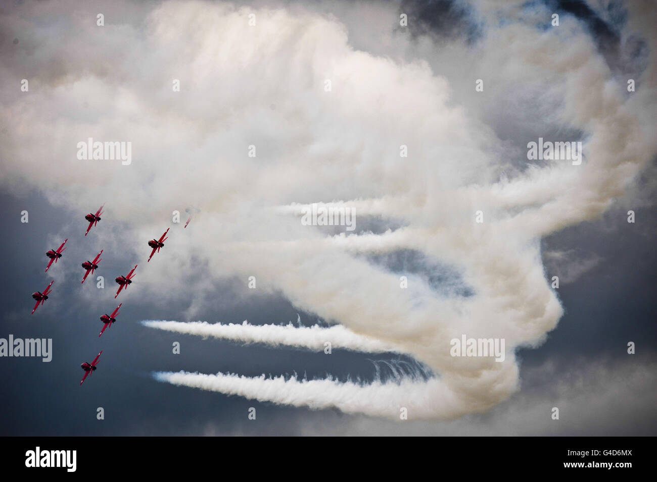 Yeovilton Airshow 2011. Die Red Arrows treten auf der Royal Naval Air Station Yeovilton Airshow 2011 auf. Stockfoto