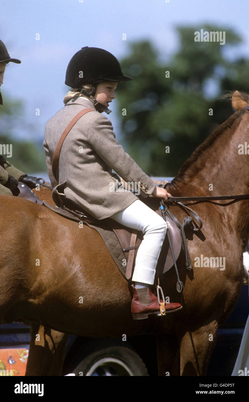 Zara Phillips, 7 Jahre alt, im Sattel ihres Ponys bei einem Pony Club Event bei den Windsor Horse Trials. Stockfoto