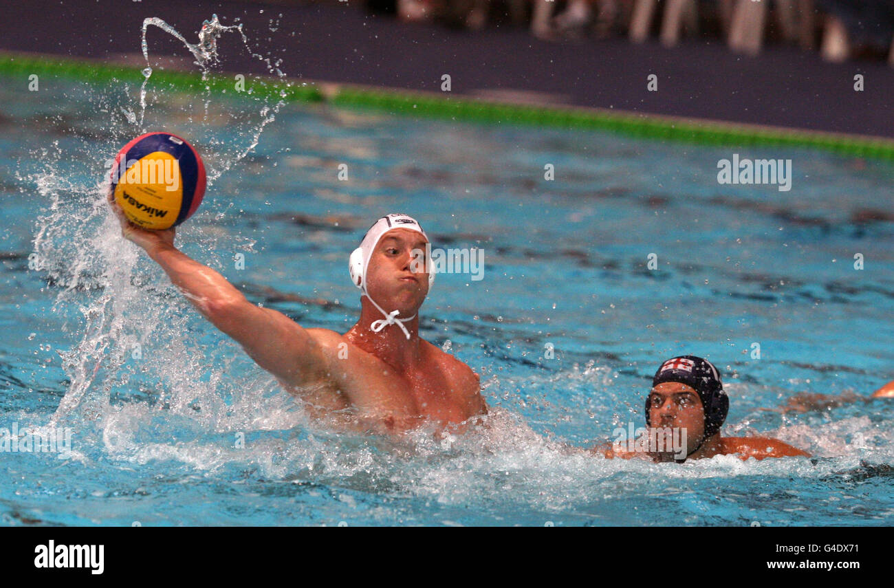 Der Großbritanniens Joe O'Regan in Aktion während eines 8-7-Sieges gegen Georgien während des EM 2012-Qualifying-Spiels im Manchester Aquatics Center, Manchester. Stockfoto