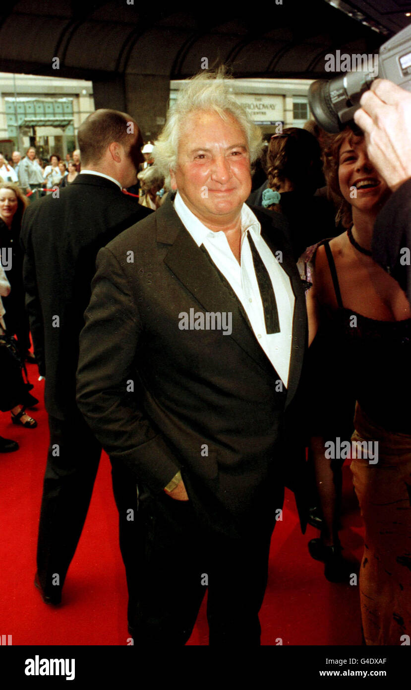 PA NEWS PHOTO 14/7/98 FILM REGISSEUR MICHAEL GEWINNER KOMMT ZUR PREMIERE DES 4 MILLIONEN MUSIKARZTES DOLITTLE, IN LONDON'S LABATT'S APOLLO IN HAMMERSMITH. Stockfoto