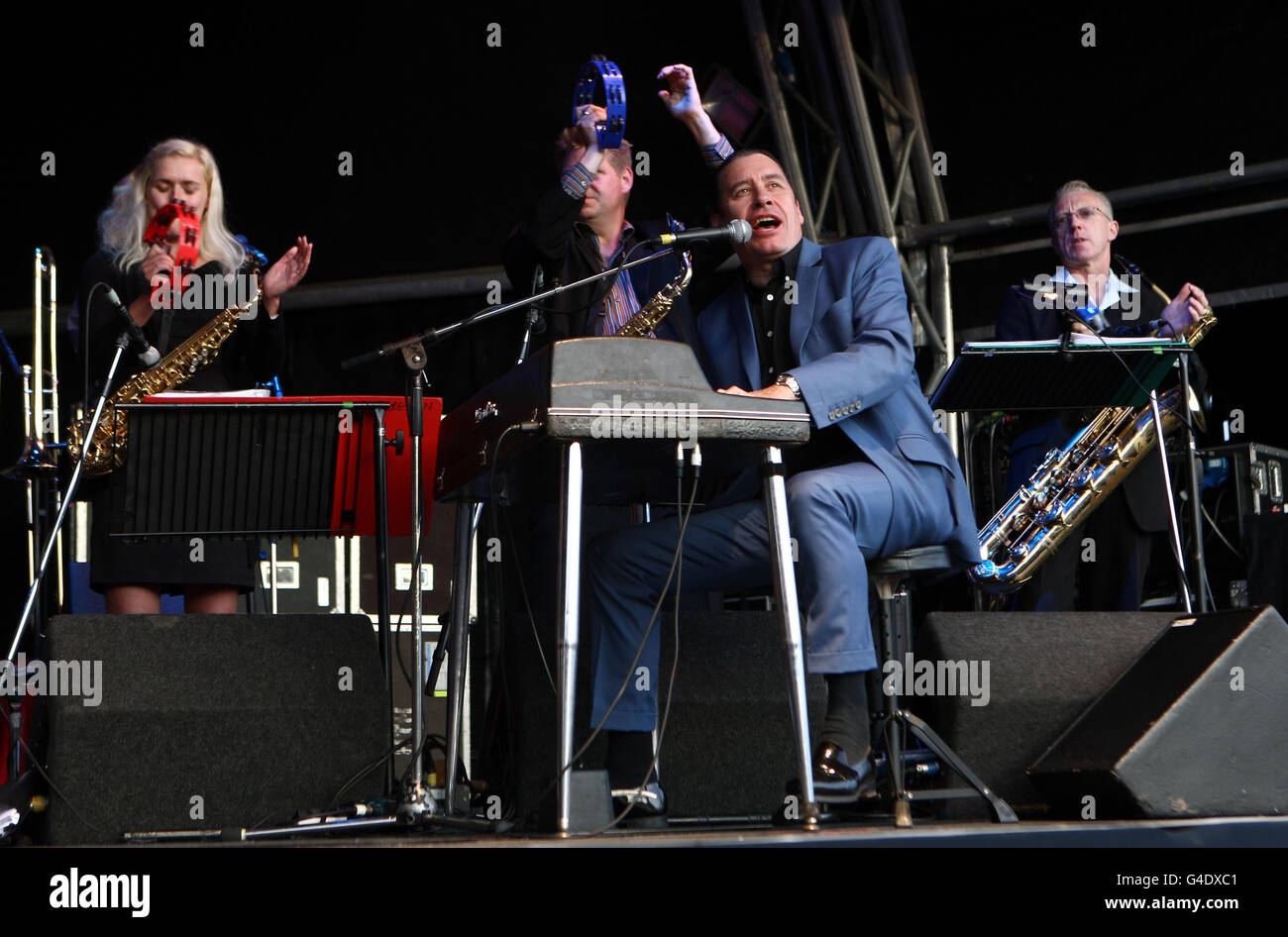 Jools Holland und sein Rhythm and Blues Orchester eröffnen heute Abend die IML Summer Picnic Concerts in der Ragley Hall, Warwickshire. Stockfoto