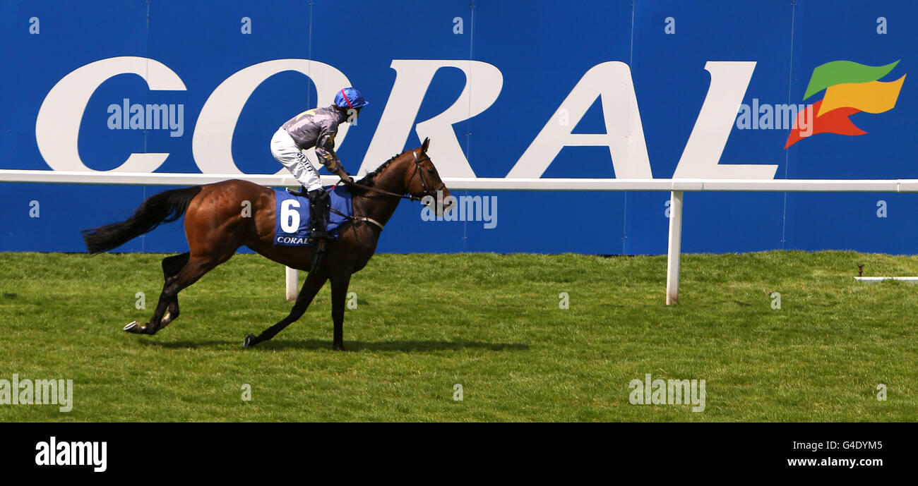 Pferderennen - Coral-Eclipse Day - Sandown Park. Kyllachy Star, der während des Coral Challenge Handicap von Jimmy Fortune geritten wurde Stockfoto