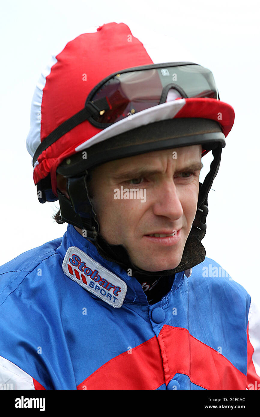 Pferderennen - 2011 Plate Festival - John Smiths Northumberland Plate Day - Newcastle Racecourse. Tom Eaves, Jockey Stockfoto