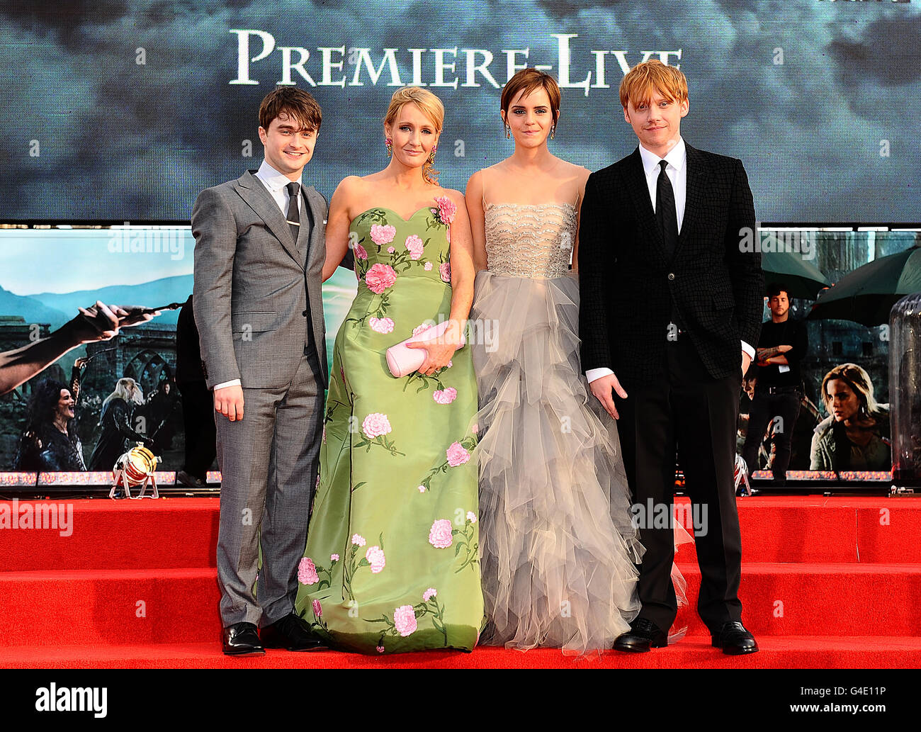 (L-R) Daniel Radcliffe, JK Rowling, Emma Watson und Rupert Grint bei der Weltpremiere von Harry Potter und die Heiligtümer des Todes: Teil 2. Stockfoto