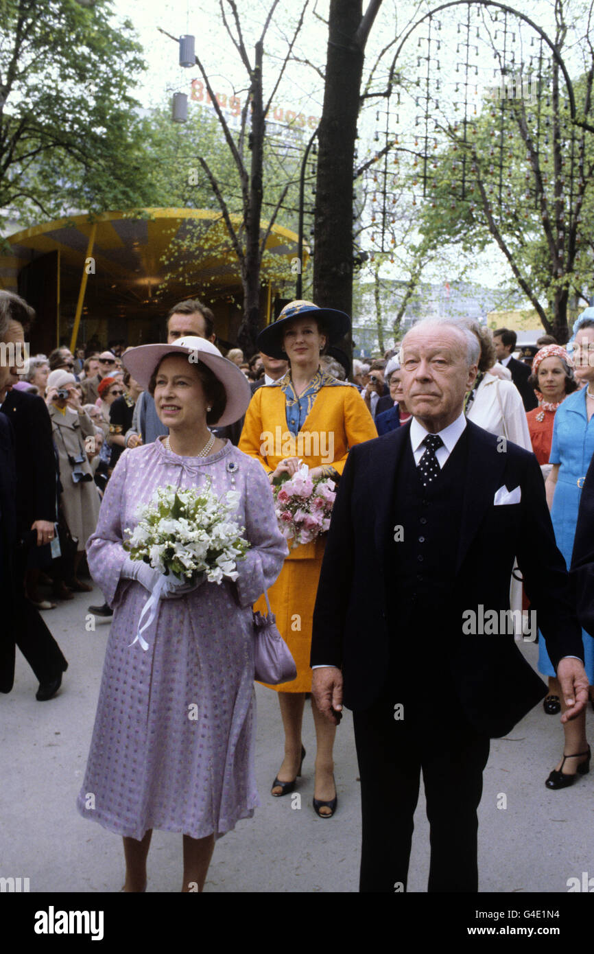 Königin Elizabeth II. Besucht während ihres Staatsbesuches in Dänemark die Tivoli-Gärten in Kopenhagen Stockfoto