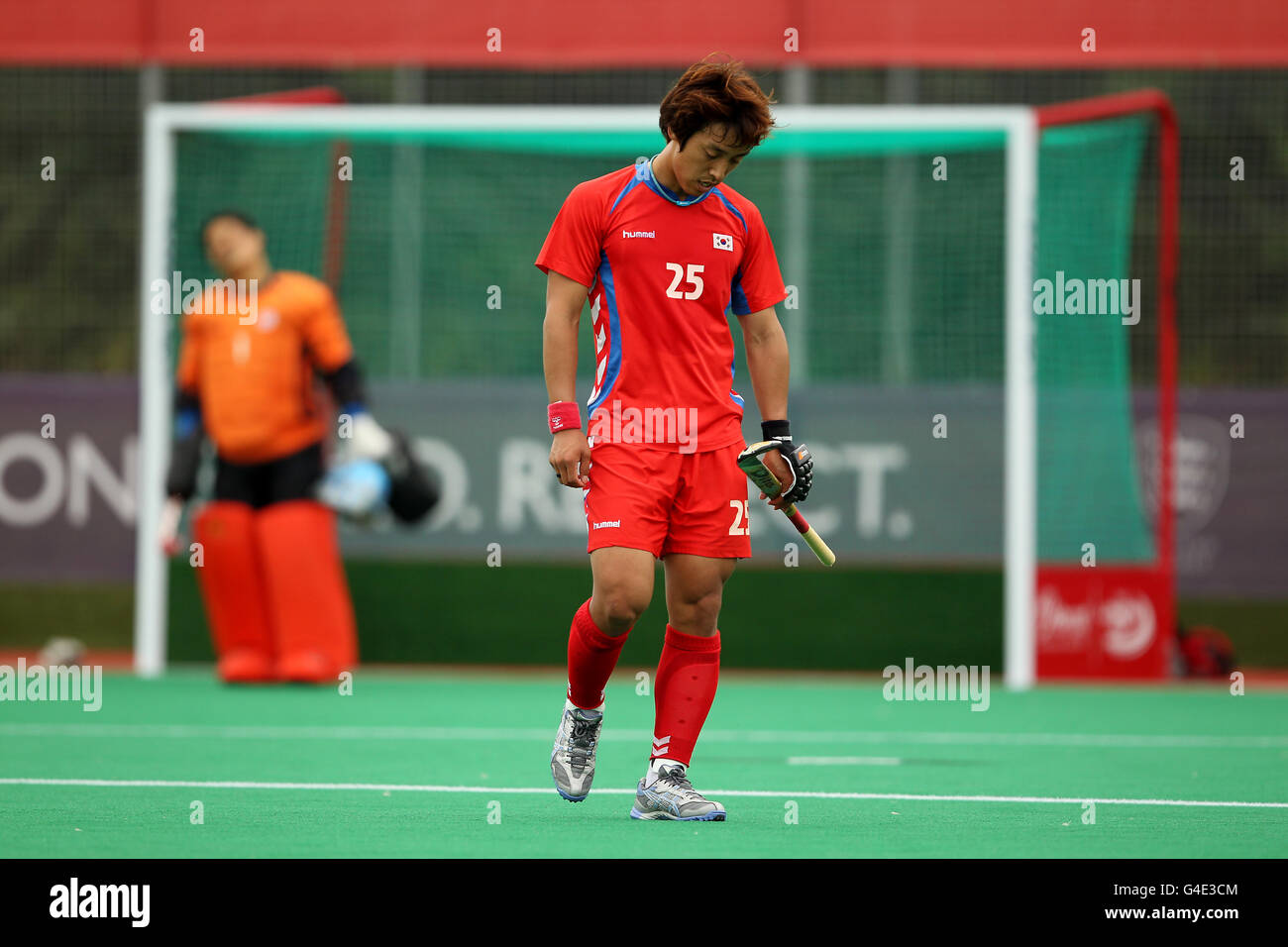 Die Koreanerin Jong Hyun Jang reagiert darauf, dass sie während ihres Spiels im London Cup 2011, das auf dem University of Westminster Quintin Hogg Memorial Sports Ground in London stattfand, ihr erstes Tor gegen Neuseeland zugesteht Stockfoto