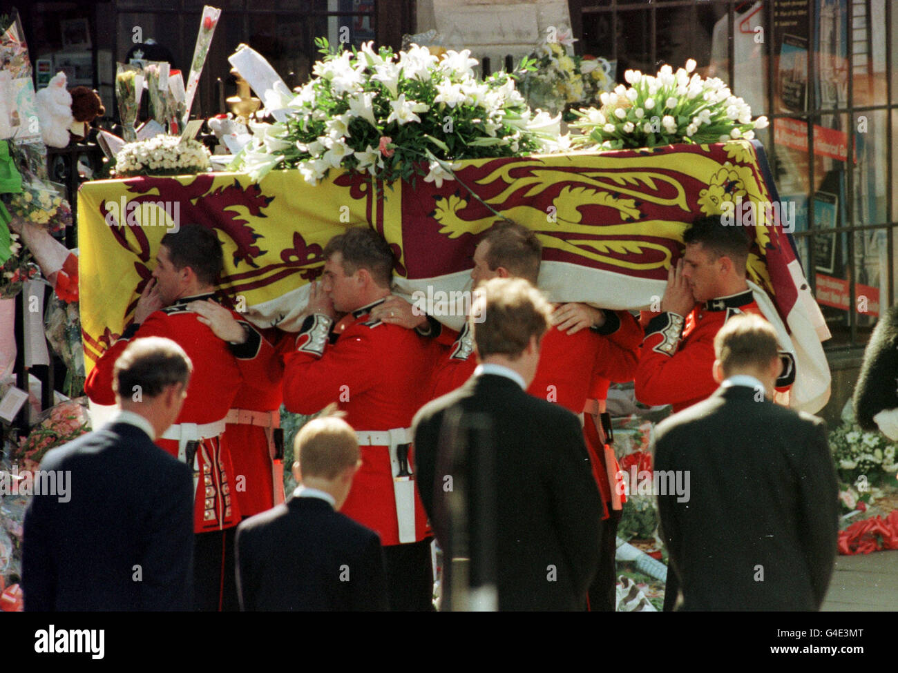 verabschiedung lady diana im offenen sarg