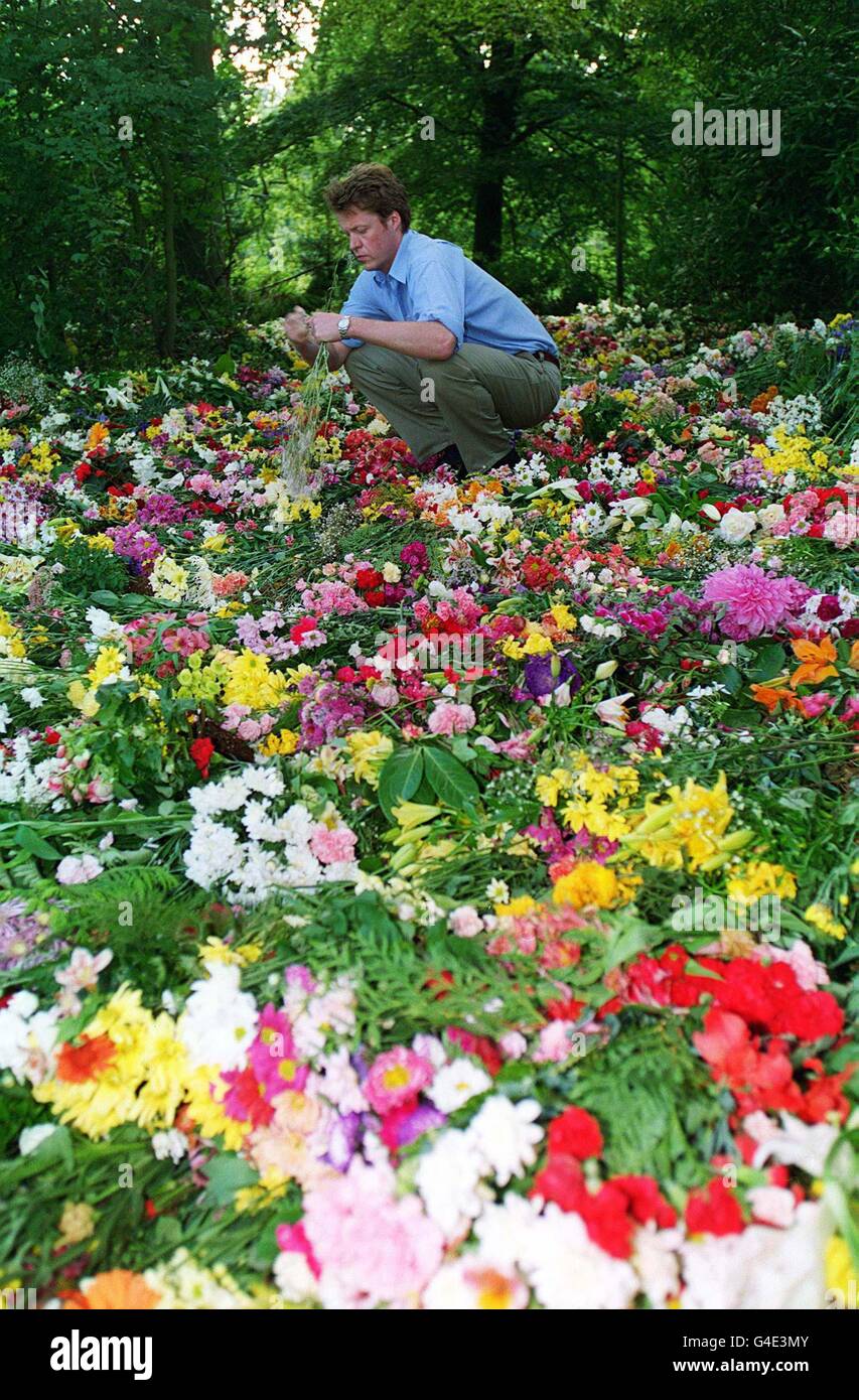 Hinweis an die Herausgeber: Dieses Bild wurde zur Begleitung eines Erzählpakets vor dem ersten Todestag von Diana, Prinzessin von Wales, übertragen. Stockfoto