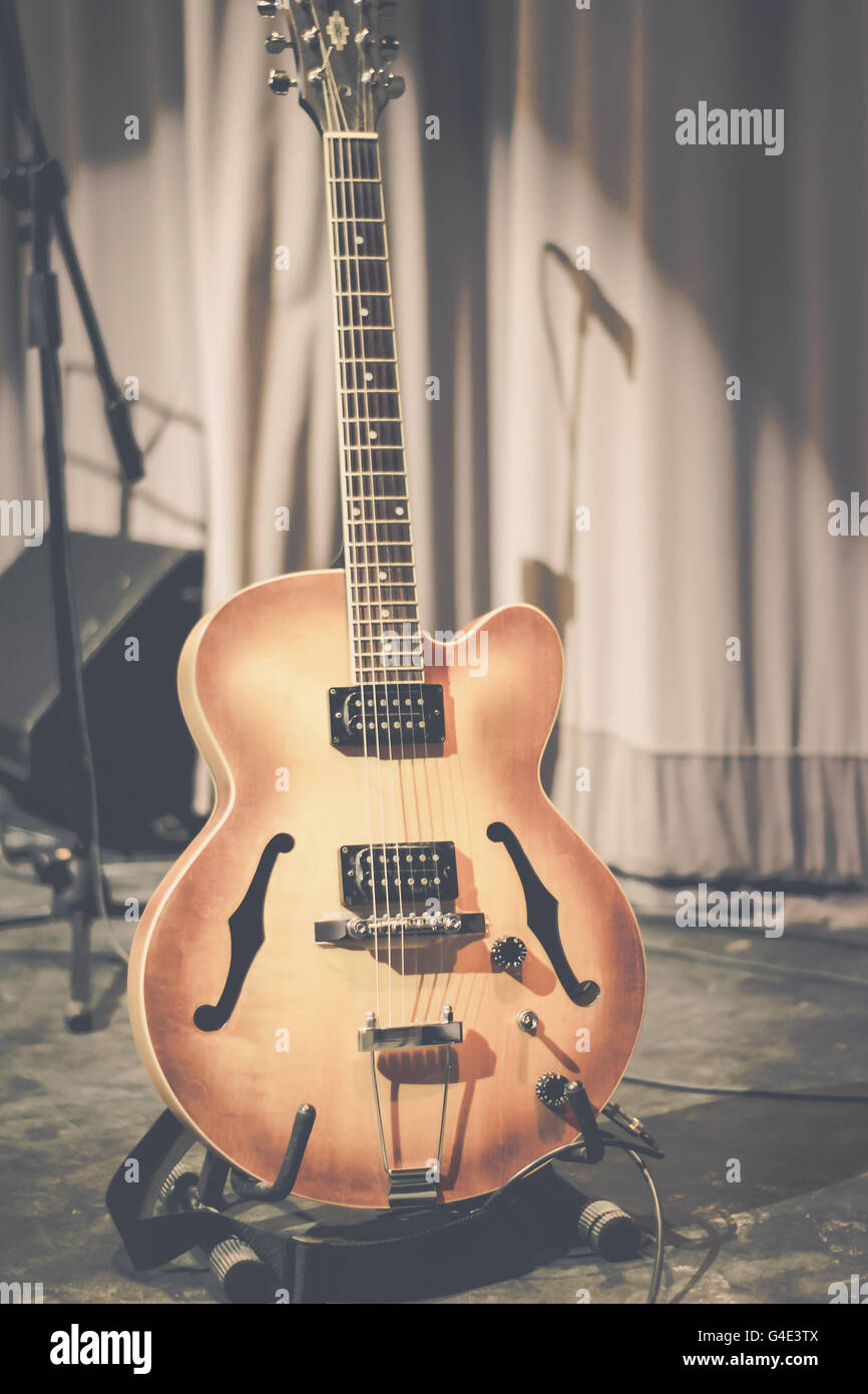 Foto von einem Holz Gitarre Stockfoto