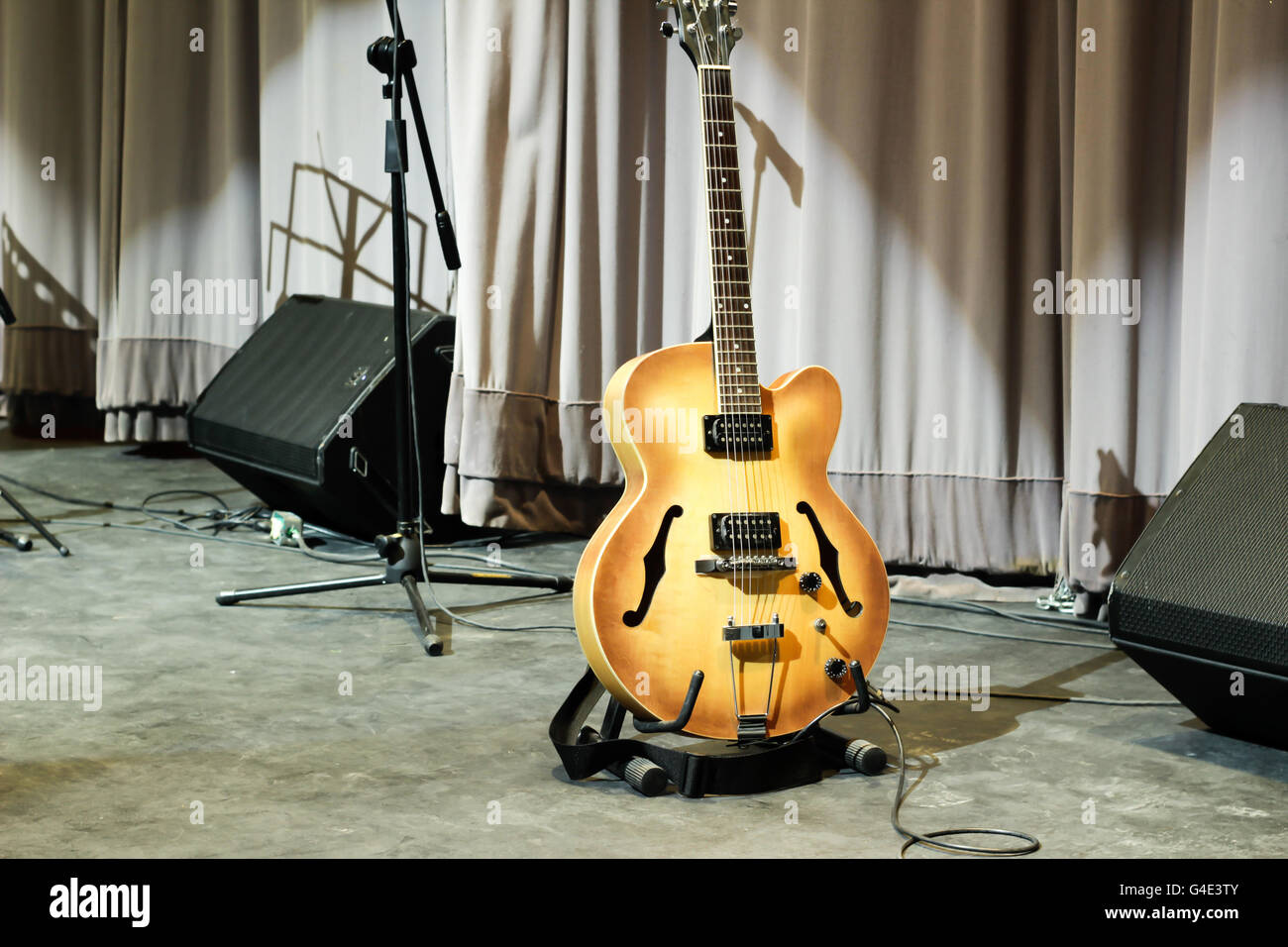 Foto von einem Holz Gitarre Stockfoto