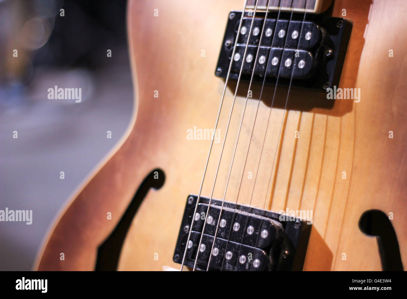 Foto von einem Holz Gitarre Stockfoto