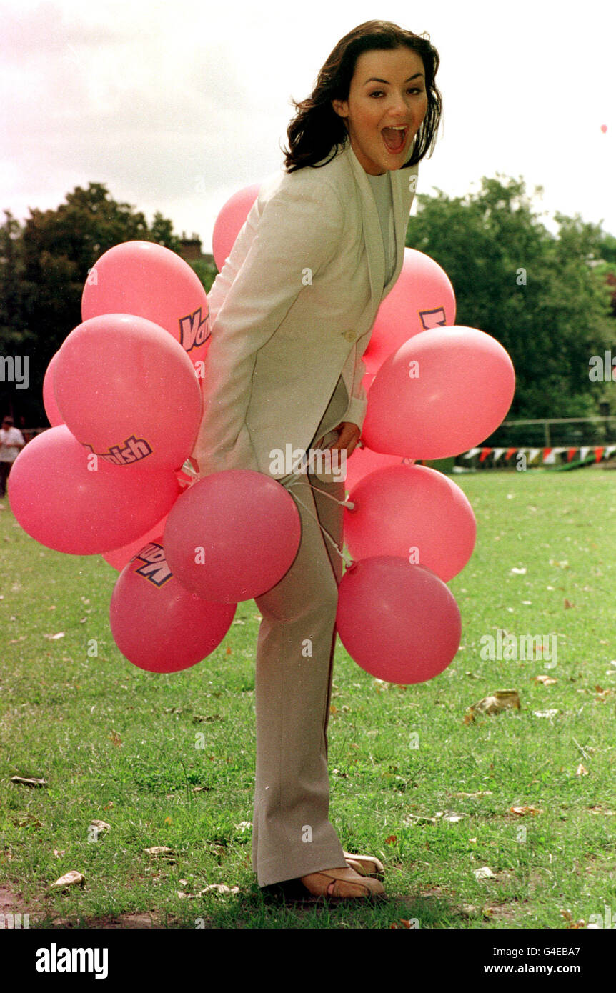 PA NEWS 20.07.98 EASTENDERS SCHAUSPIELERIN MARTINE MCCUTCHEON, BESSER BEKANNT ALS "TIFFANY", STARTET DIE ERSTE NATIONALE PICKNICK WOCHE BEI BISCHOF PARK IN FULHAM, LONDON. DIE VERANSTALTUNG WIRD GESPONSERT VON "VERSCHWINDEN". Stockfoto