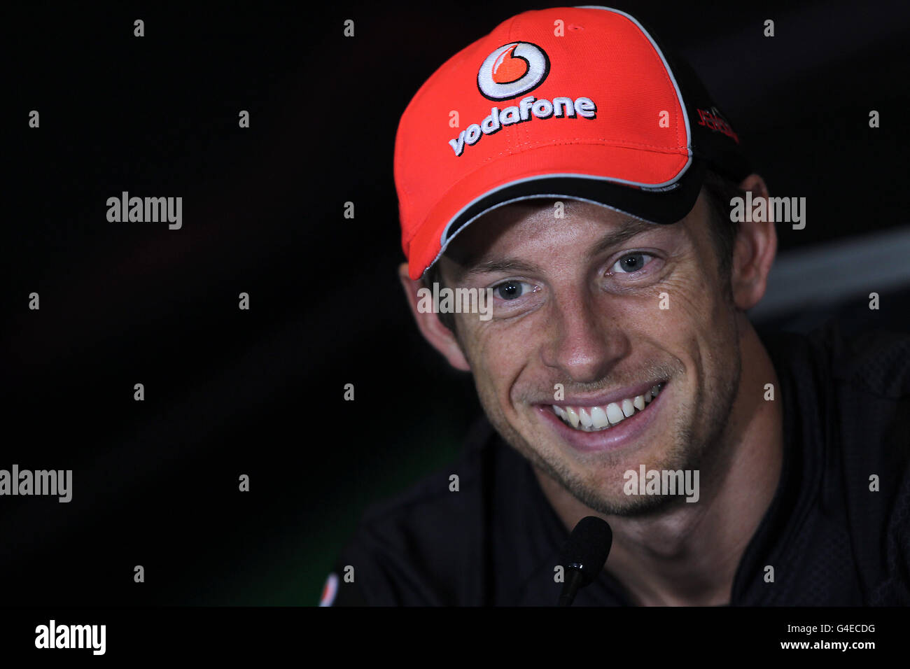 McLaren Mercedes-Fahrer Jenson Button beim Fahrerlager-Tag für den Formel 1 Santander British Grand Prix auf Silverstone Circuit, Northampton. Stockfoto