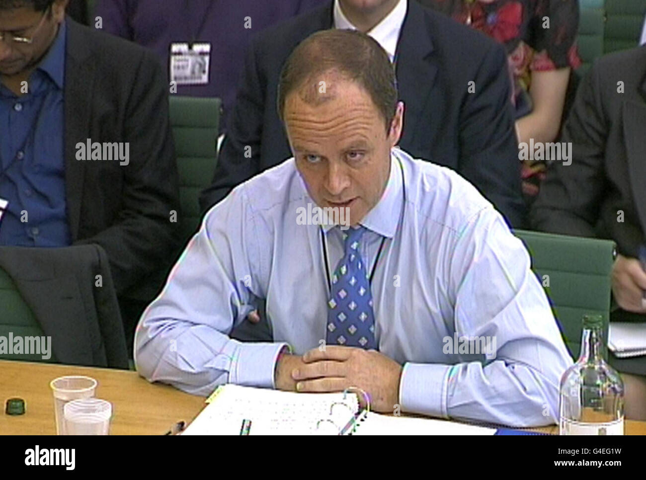 Metropolitan Police Assistant Commissioner John Yates, der dem Ausschuss für Inneres im Unterhaus im Zentrum von London Beweise für den Telefonhacking-Skandal bei Nachrichten der Welt gibt. Stockfoto