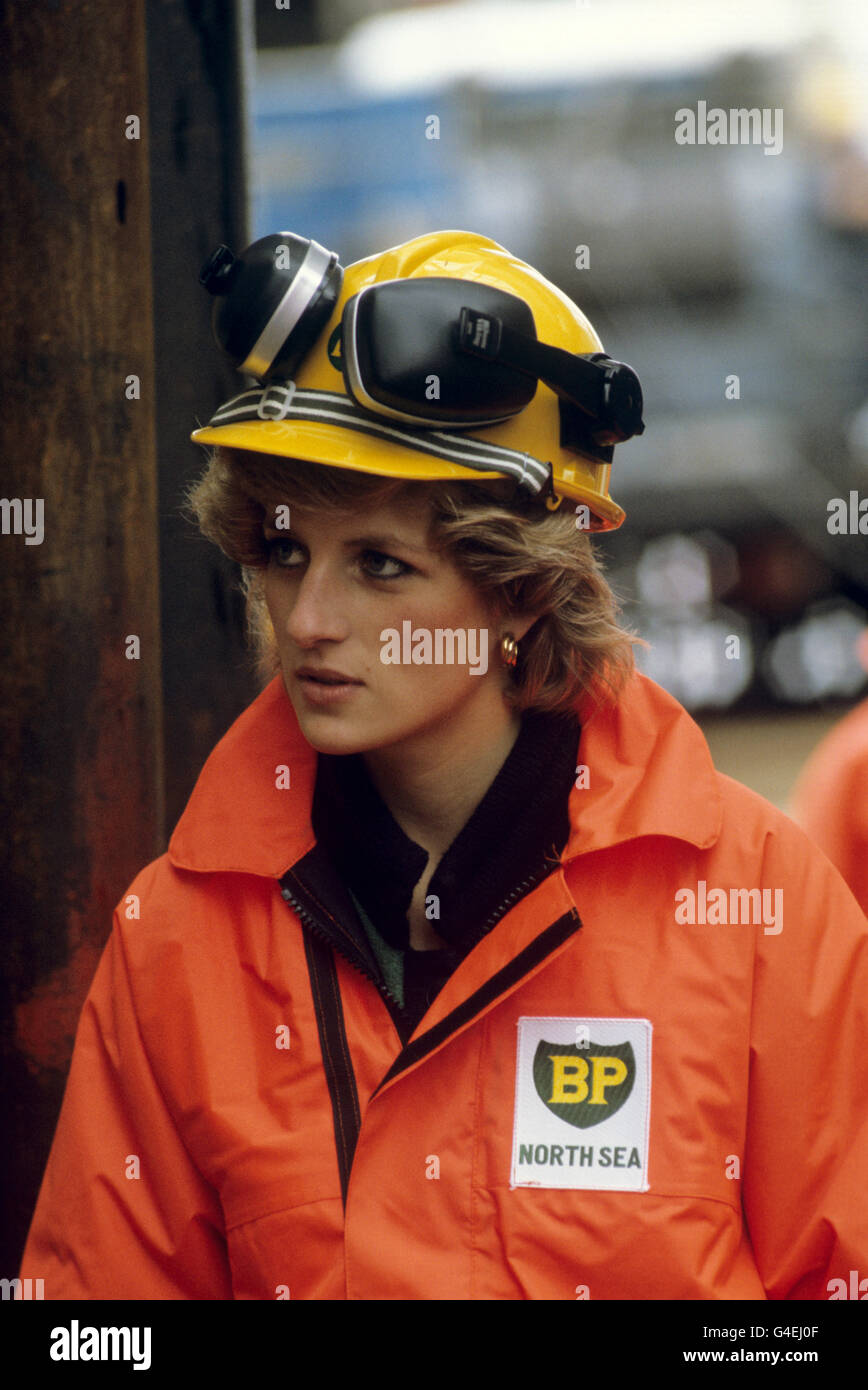 Die Prinzessin von Wales tourt auf der BP Forties' Charlie Plattform in einem der größten Ölfelder Großbritanniens. Stockfoto