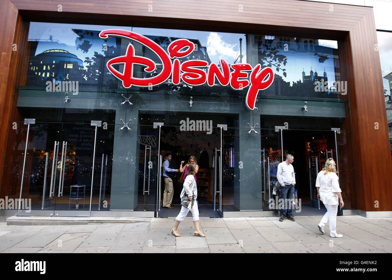 Stock Oxford Street. Ein Disney-Laden in der Londoner Oxford Street. Stockfoto