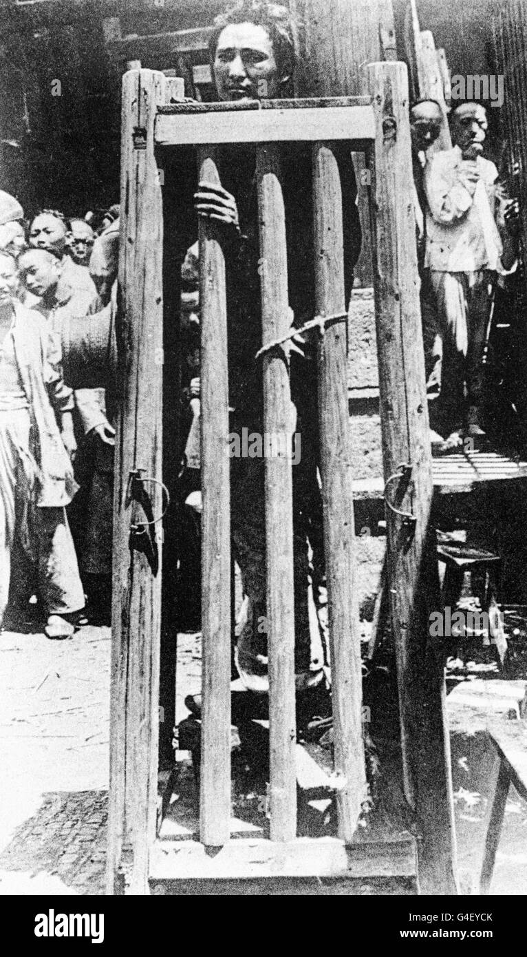 Verbrechen - Strafen - Tod Durch Käfig Folter - Peking. Tod durch Käfigfolter in Peking. Stockfoto