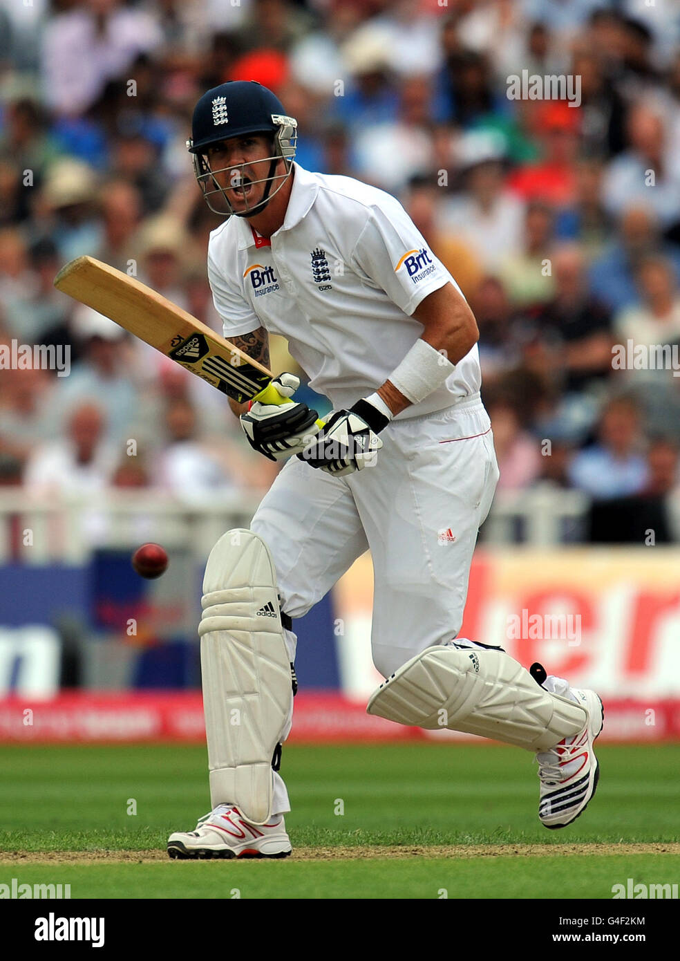 Cricket - npower Dritter Test - Tag zwei - England gegen Indien - Edgbaston. Der englische Kevin Pietersen fordert einen Lauf Stockfoto