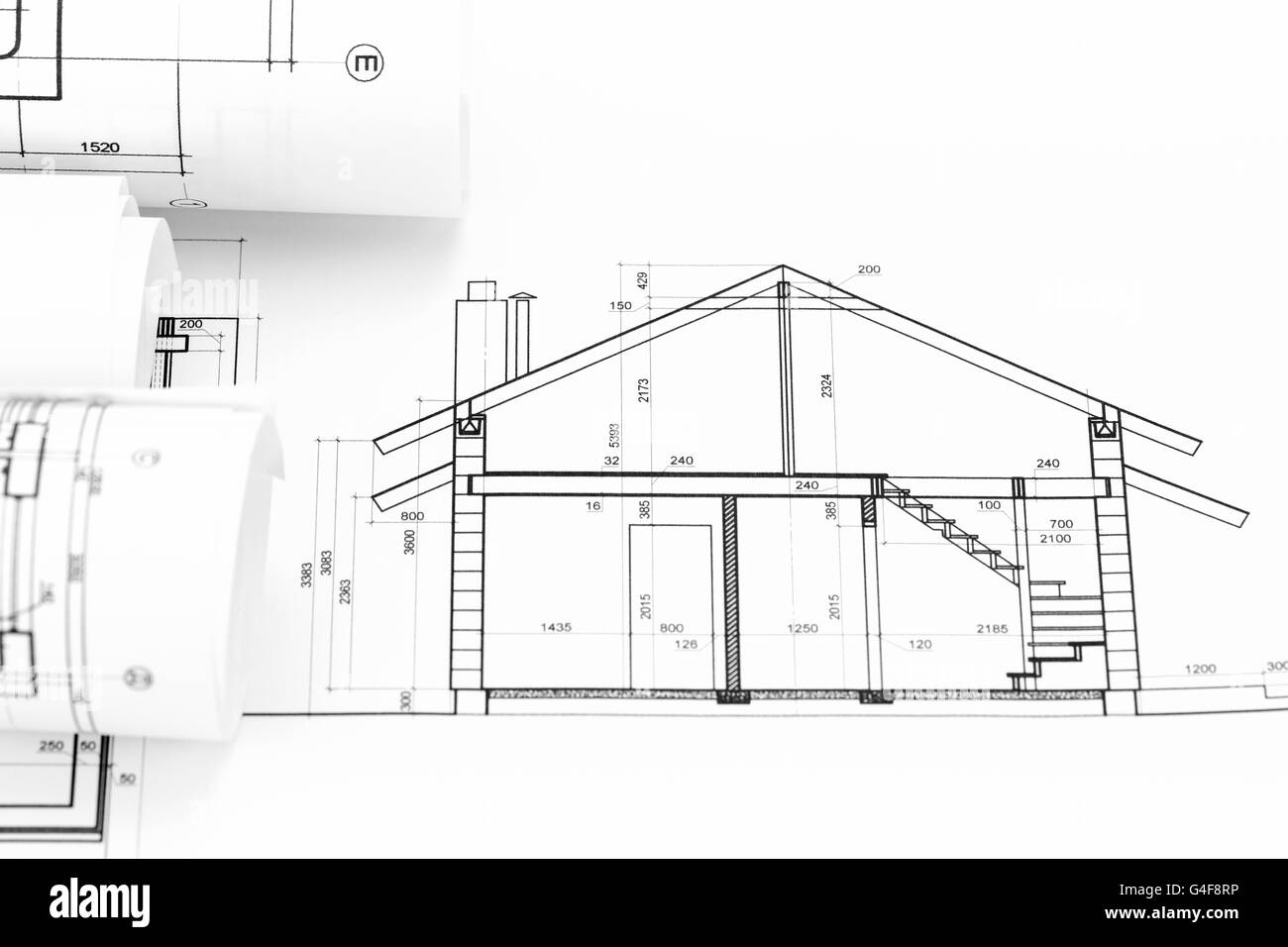 architektonische Blaupause Brötchen und Hausplan zeichnen Stockfoto