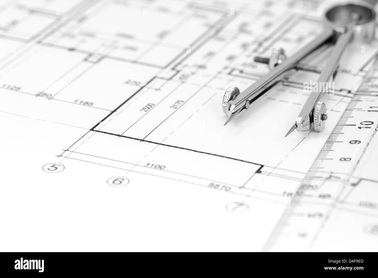 Bauzeichnungen mit Haus-Plan und Zeichnung Kompass Stockfoto