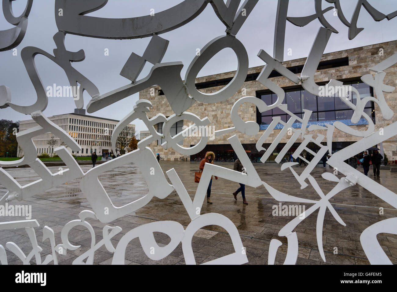 Johann Wolfgang Goethe Universität Campus Westend mit dem Kunstwerk "Body of Knowledge", Deutschland, Hessen, Hessen, Frankfurt am Stockfoto