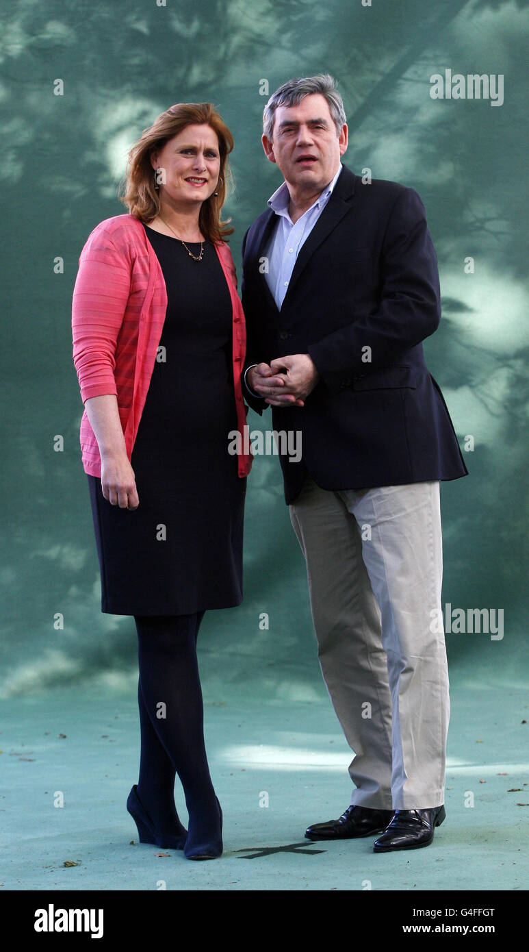 Der ehemalige Premierminister Gordon Brown und seine Frau Sarah Brown sprachen beim Edinburgh Book Festival über ihr Leben in der Downing Street 10, London. Stockfoto