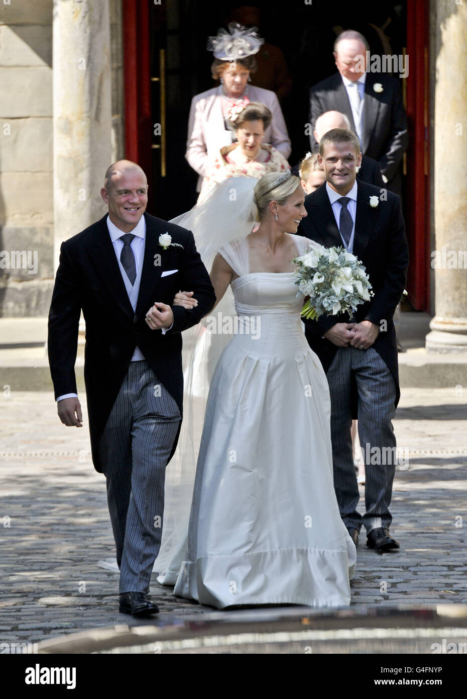 Mike Tindall kommt zu seiner Hochzeit im Canongate Kirk in Edinburgh zu Zara  Phillips Stockfotografie - Alamy