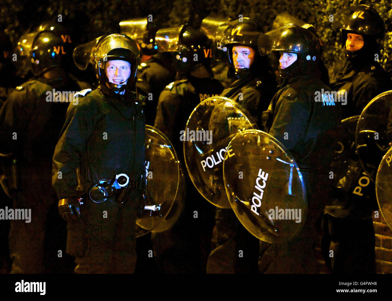 Störungen in ganz Großbritannien. Bereitschaftspolizei im Dienst in Eltham, südöstlich von London. Stockfoto
