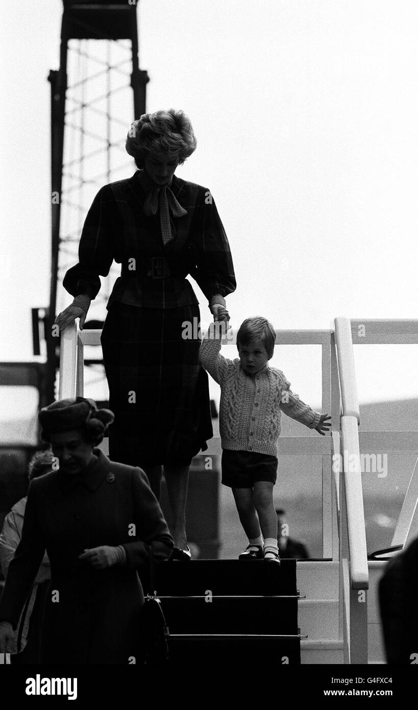 PRINZ WILLIAM KOMMT IM HAFEN VON ABERDEEN Stockfoto