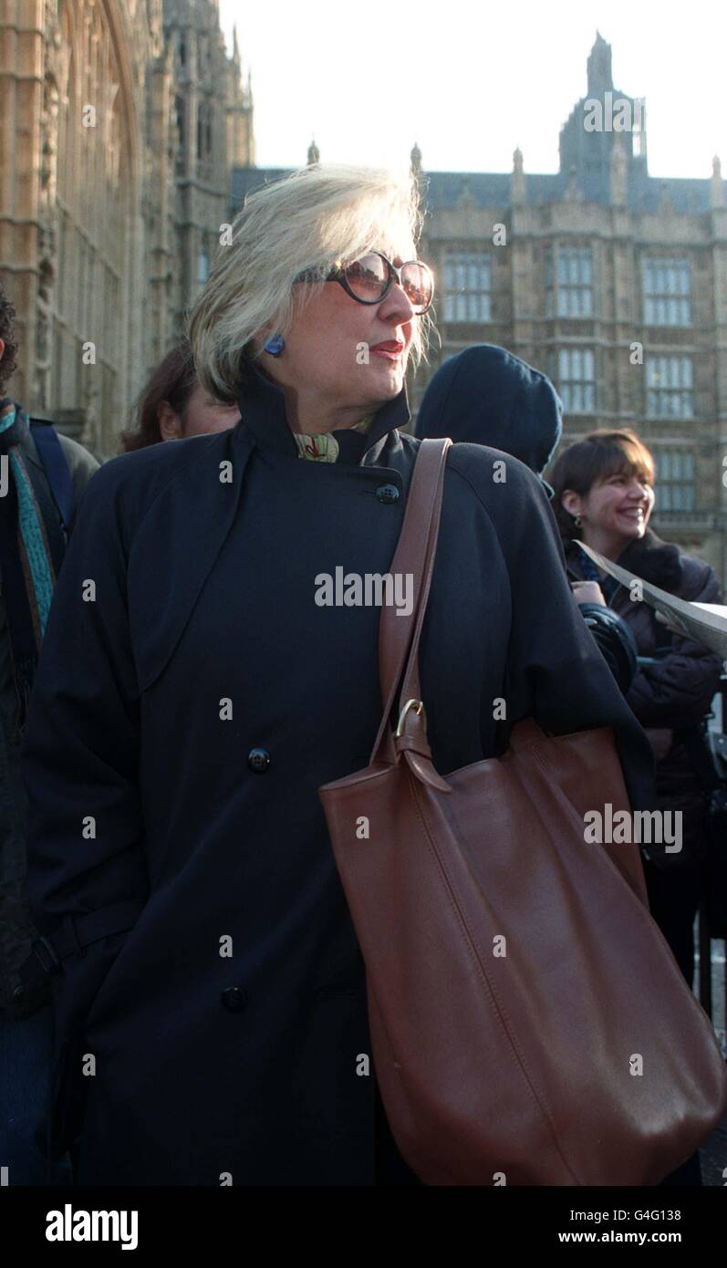 Joyce Horman, dessen Ehemann Charles heute (Mittwoch) in Westminster in Chile "entschwand", wo das Oberhaus heute den Fall der Inhaftierung des ehemaligen chilenischen Diktators Augusto Pinochet in Großbritannien anhören wird, bis eine formelle Aufforderung zur Auslieferung nach Spanien wegen Völkermord vorliegt, Folter und Terrorismus. Foto von Ben Curtis. Siehe PA Story POLIZEI Pinochet. Stockfoto