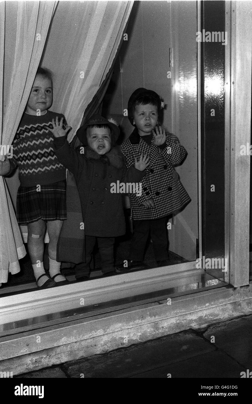 HUSSEINS SÖHNEN AM FLUGHAFEN Stockfoto