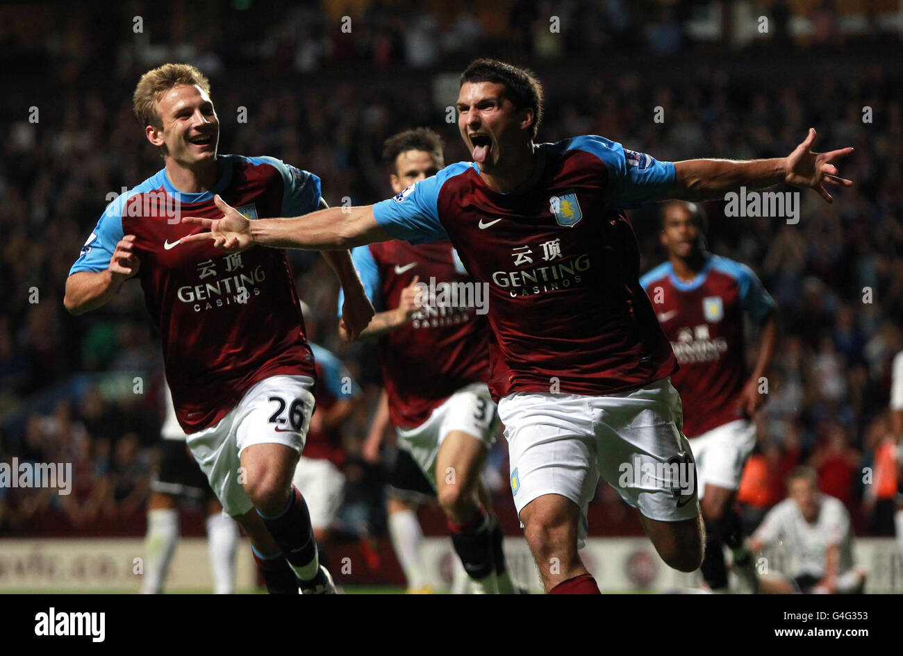 Fußball - Carling Cup - zweite Runde - Aston Villa V Hereford United - Villa Park. Eric Lichaj von Aston Villa feiert sein Eröffnungstreffer beim Carling Cup-Spiel in der zweiten Runde in Villa Park, Birmingham. Stockfoto