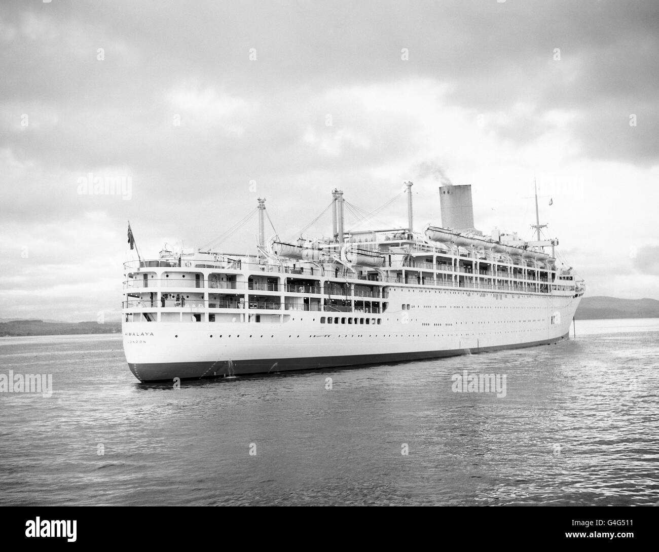 Sternansicht des S.S. Himalaya vor Anker in der Mündung des Clyde Stockfoto