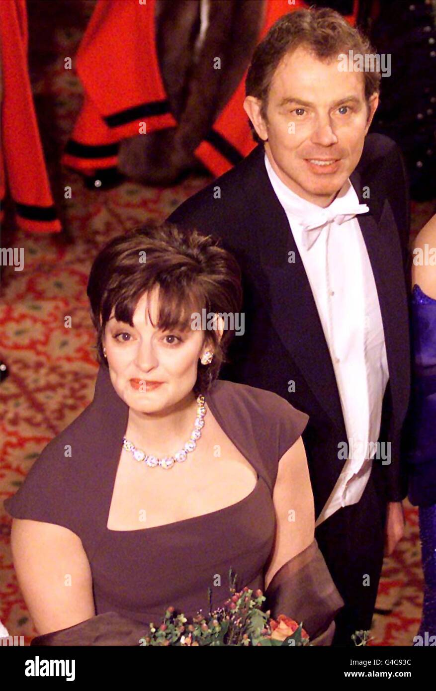 Premierminister Tony Blair und seine Frau Cherie kommen heute Abend (Montag) zum Bankett des Oberbürgermeisters in Guildhall in London an, wo der Premierminister in einer Rede nach dem Abendessen die Gäste ansprechen wird. /Foto von Kieran Doherty REUTERS Stockfoto