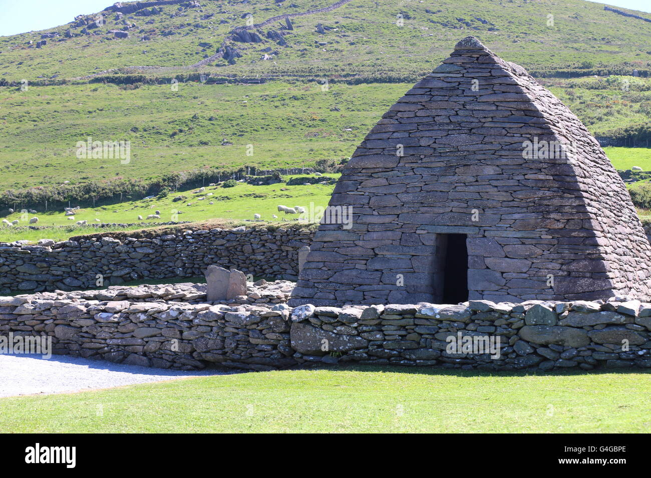 Gallarus Oratory, Irland.  Eines der ältesten christlichen Kirchen im Südwesten Irlands, eine mittelalterliche Kirche aus Stein erbaut. Stockfoto