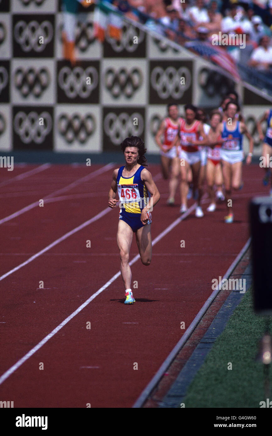Die Rumänin Paula Ivan führt im 1,500-Meter-Finale der Frauen an. Sie gewann mit einem Vorsprung von über sechs Sekunden, ein Rekord Stockfoto